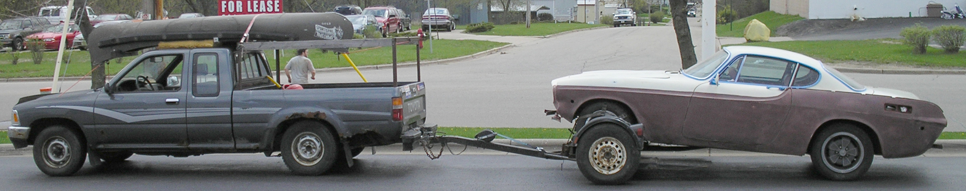 The car in tow to the painters