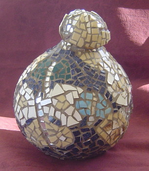 Butterfly container with cap