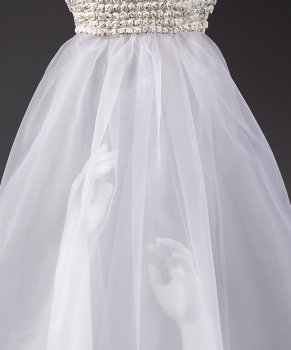 Un-wanted closeup skirt